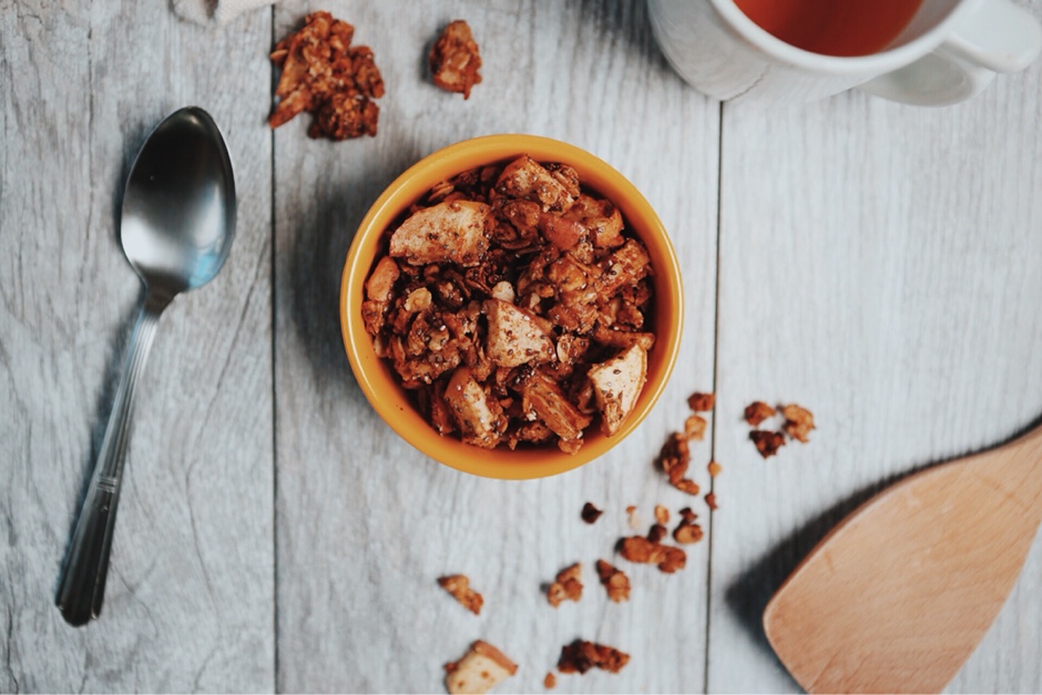Recipe: Apple Cinnamon Granola » The Lovely Little Things