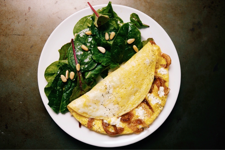 recipe caramelized onion and goat cheese omelette